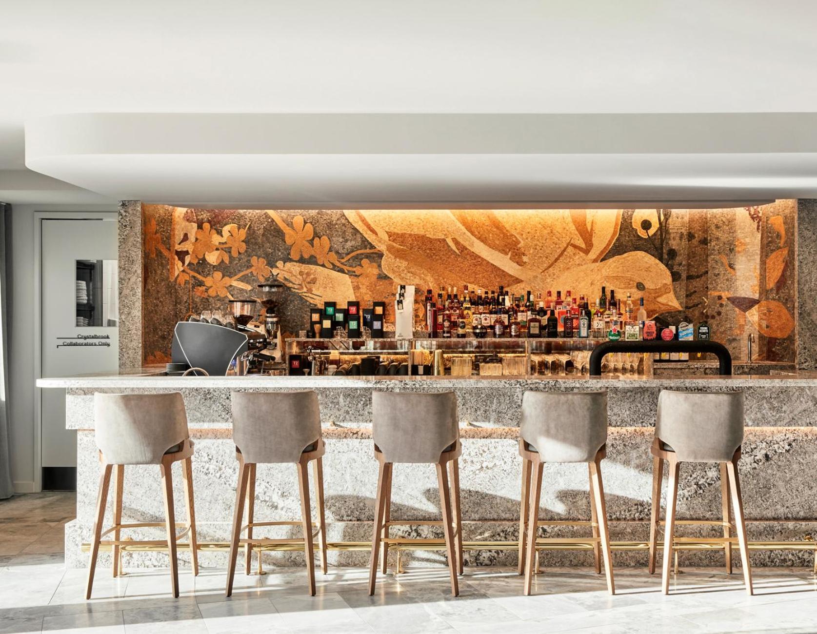 ホテル Crystalbrook Kingsley ニューカッスル エクステリア 写真 The bar at the 100 East 53rd Street building